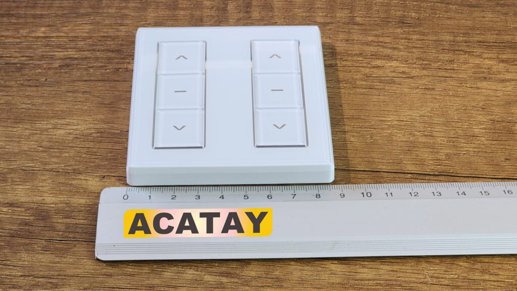 ACATAY D32030 RF uzaktan kumanda, tek kanallı yapısı ve duvar tipi tasarımıyla motorlu perdeler için ideal bir çözümdür.