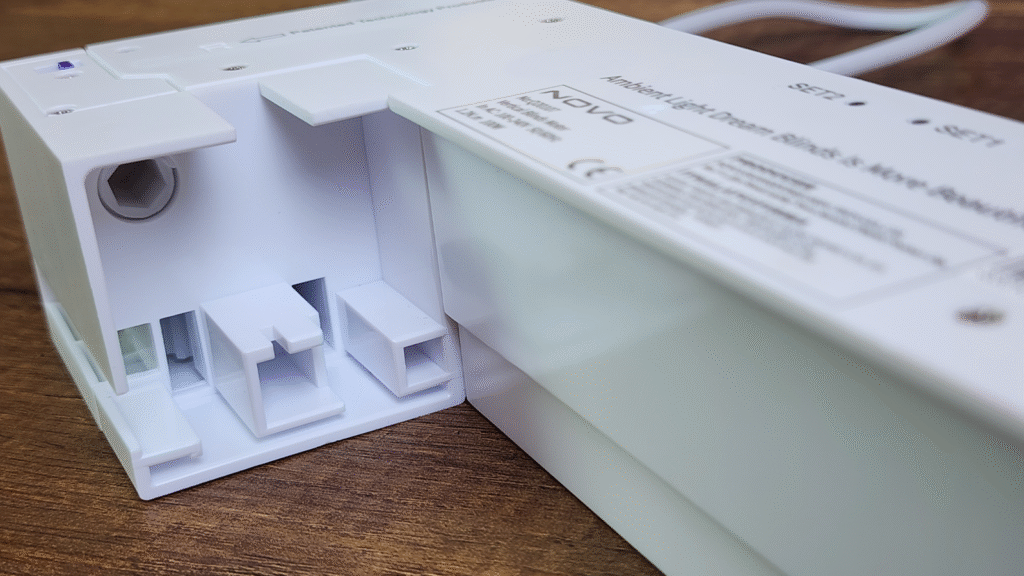 ACQ20107 DİKEY PERDE MOTORU YAN GÖVDE VE RAY BAĞLANTI DETAYI, MONTAJ YUVASI VE MEKANİZMA YAPISI, WI-FI UYUMLU MOTORLU DİKEY PERDE SİSTEMİ