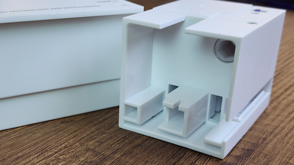 ACQ20107 DİKEY PERDE MOTORU UÇ GÖVDE VE İÇ TAŞIYICI YAPI DETAYI, RAY OTURMA KANALLARI VE MONTAJ MEKANİZMASI, MOTORLU DİKEY PERDE SİSTEMİ